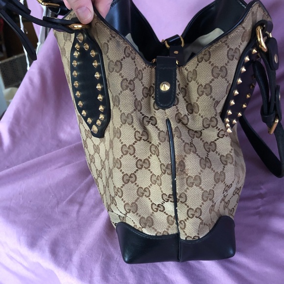 GORGEOUS EUC Authentic Gucci studded shoulder bag tote beige with black handle - Picture 5 of 15